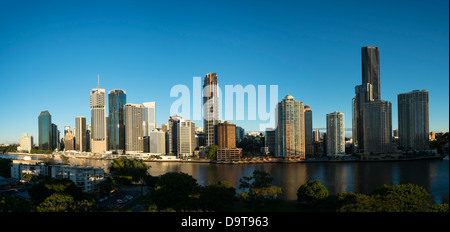 Tôt le matin, l'horizon de quartier central des affaires de Brisbane dans le Queensland en Australie Banque D'Images