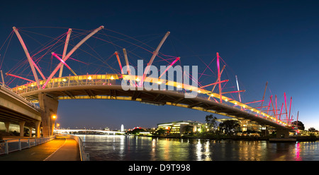 Kurilpa moderne pont qui est une passerelle traversant la rivière Brisbane à Brisbane Queensland Australie Banque D'Images