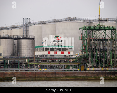 Le stockage et la distribution d'huile Vopak installations dans le port de Rotterdam, Pays-Bas Banque D'Images