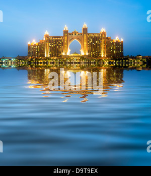 Vue de l'Atlantis Palm hôtel de luxe sur l'île artificielle Palm Jumeirah à Dubai Emirats Arabes Unis Banque D'Images