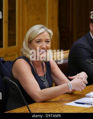 19 juin 2013 - Moscou, Russie - Juin 19,2013. Moscou, Russie. Sur la photo : Marine Le Pen, politicien de droite française et le président du Front National (FN) visites parlement russe (crédit Image : © PhotoXpress/ZUMAPRESS.com) Banque D'Images