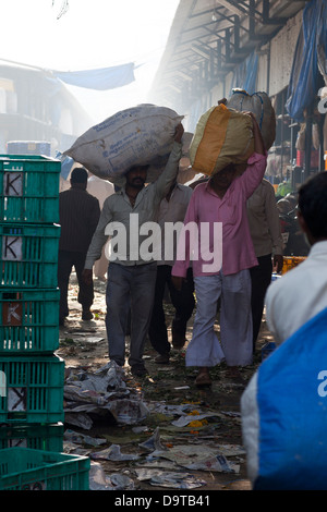 Sacs de transport d'hommes en Inde Banque D'Images