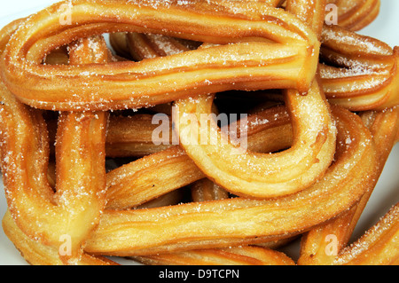 Churros espagnol saupoudré de sucre. Banque D'Images