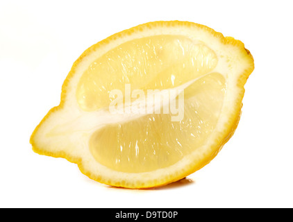 Un demi citron découpe studio Banque D'Images