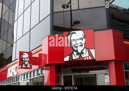 Kentucky Fried Chicken, KFC, Bromley dans High Street, Londres du sud. Banque D'Images