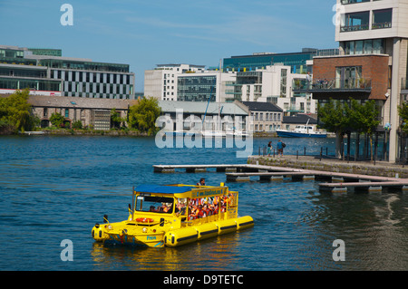 Viking Splash Tour amphibie bateau bus Grand Canal Docks à Docklands ancien port, centre de Dublin Irlande Europe Banque D'Images