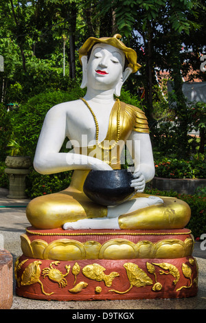 Shin Upagutta Statue en Wat Sri Don Lune , Chiang Mai Thaïlande Banque D'Images