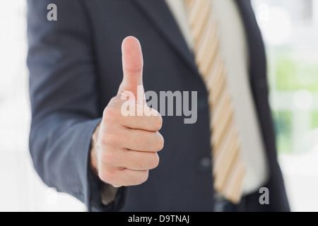 Businessman giving Thumbs up Banque D'Images