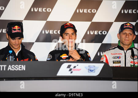 Assen, Pays-Bas. 26 juin 2013. Dani Pedrosa (Repsol Honda Team) Marc Márquez (Repsol Honda Team) et Stephan Bradl (LCR Honda) au cours de la conférence de presse d'avant course au circuit TT Assen. Credit : Gaetano Piazzolla/Alamy Live News Banque D'Images