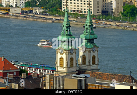 L'église Sainte-Anne vue depuis les tours de Bastion des Pêcheurs Banque D'Images