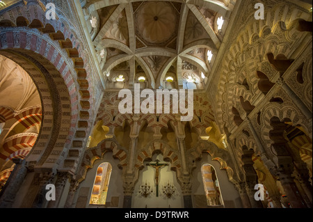 Intérieur de Mezquita-Catedral, Cordoue, Espagne Banque D'Images