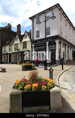 Vue sur la rue de la ville de Bury St Edmunds, Suffolk, Angleterre Banque D'Images