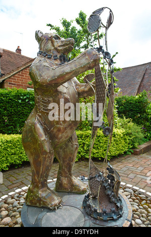 L'ours et de l'emblème du personnel de Warwick déchiquetés par Rachel Higgins Seigneur Leycester Hospital Warwick UK Banque D'Images