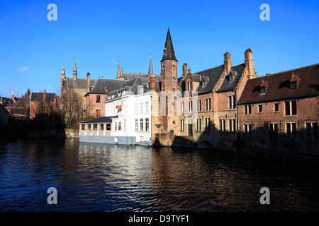 Rozenhoedkaai rivière Dijver, Bruges, Flandre occidentale, ville dans la région flamande de Belgique. Banque D'Images