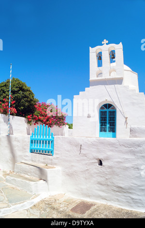 Beffroi de ciel bleu sur l'île de Sifnos, Grèce Banque D'Images