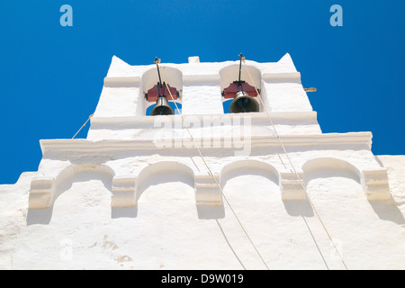 Beffroi de ciel bleu sur l'île de Mykonos, Grèce Banque D'Images