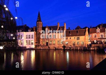 Rozenhoedkaai rivière Dijver, Bruges, Flandre occidentale, ville dans la région flamande de Belgique. Banque D'Images