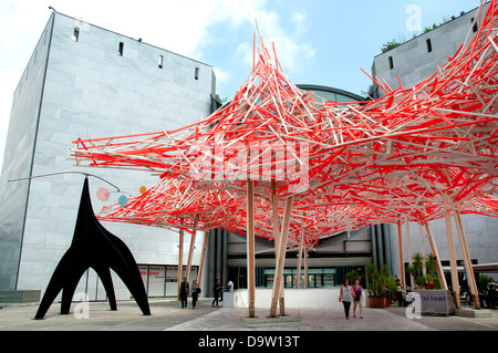 Musée d'Art Moderne et d'Art Contemporain - Musée d'Art moderne et contemporain en bois Nice Art Installation par Arne Quinze Banque D'Images