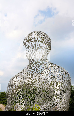 KIEV, UKRAINE - JUIN 04 : sculpture de connaissances de Jaume Plensa sur Juin 04, 2012 à Kiev, Ukraine Banque D'Images