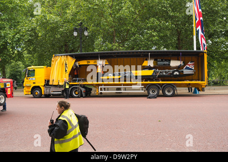 Le JCB dieselmax impala à l'intérieur d'un camion. Banque D'Images