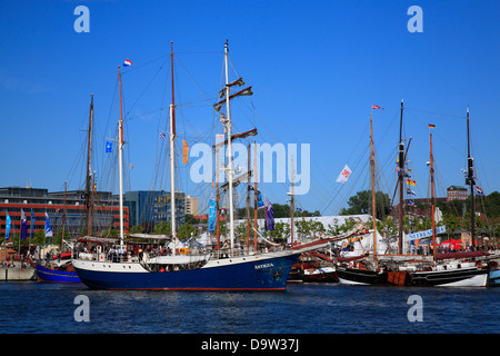 Les bateaux à voile port de Kiel, Schleswig-Holstein, Allemagne, Europe Banque D'Images