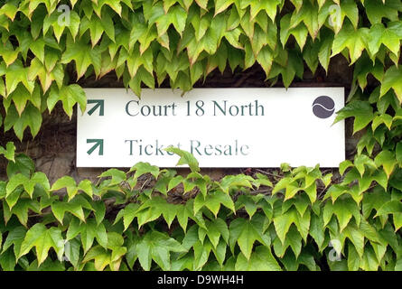 Wimbledon, Londres, Royaume-Uni. 26 juin 2013. Le troisième jour des championnats de tennis de Wimbledon 2013 tenue à l'All England Lawn Tennis et croquet Club, Londres, Angleterre, Royaume-Uni. Signes à Wimbledon : Action Crédit Plus Sport/Alamy Live News Banque D'Images