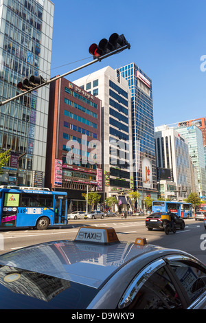 Rue commerçante dans le quartier moderne de Gangnam-gu, Seoul, Corée du Sud, Asie Banque D'Images