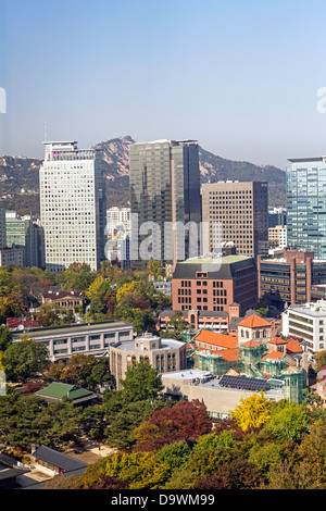 View sur l'Hôtel de Ville et Seoul Plaza, Gwanghwamun, Seoul, Corée du Sud, Asie Banque D'Images