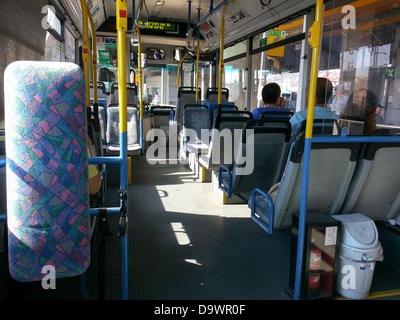 Intérieur d'un bus public Israël, Haifa Banque D'Images