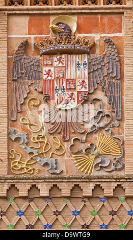 TOLEDO - 8 mars : L'aigle héraldique comme de la ville sur la façade de Museo de la Escuela de Artes y Oficios Banque D'Images