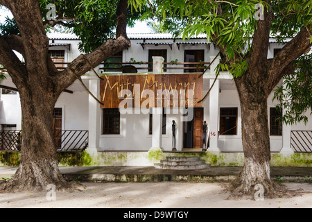 L'Afrique, le Maroc, l'île d'IBO. Deux arbres hôtel sur Quirmbas Parc National. Banque D'Images