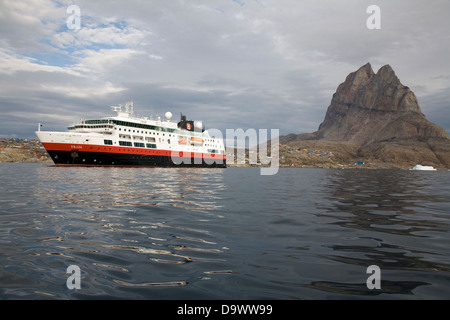 MS FRAM ancré à Uummannaq, Groenland Banque D'Images