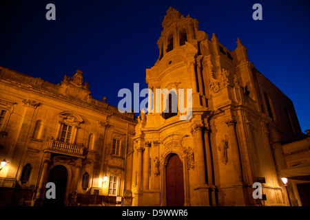La cathédrale de San Giorgio, Saint George, dans la ville baroque de Ragusa Ibla, Sicile, Sicile, Italie, Italia Banque D'Images