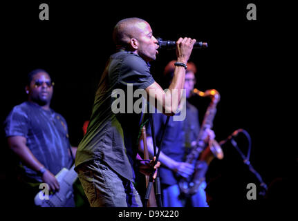 Toronto, Ontario, Canada. 26 Juin, 2013. Le trombone et le trompettiste américain de la Nouvelle Orléans Trombone Shorty effectue sur scène principale à TD Toronto Jazz Festival de Toronto. Crédit : Igor/Vidyashev ZUMAPRESS.com/Alamy Live News Banque D'Images