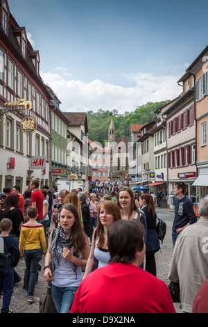 Schwäbisch Hall, Allemagne, Europe. Rue animée dans la vie. Banque D'Images