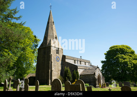 St Michael et Tous les Anges, l'église paroissiale Taddington, parc national de Peak District, Derbyshire, Angleterre. Banque D'Images