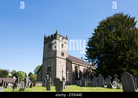 L'église paroissiale de Sainte Trinité, Ashford dans l'eau, le parc national de Peak District, Derbyshire, Angleterre. Banque D'Images