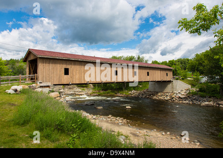 Jay historique pont couvert sur la rivière Ausable dans l'Adirondack Mountain ville de Jay dans l'État de New York Banque D'Images