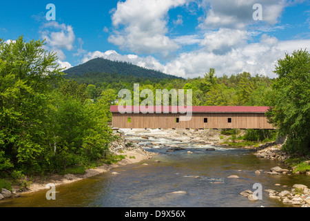 Jay historique pont couvert sur la rivière Ausable dans l'Adirondack Mountain ville de Jay dans l'État de New York Banque D'Images