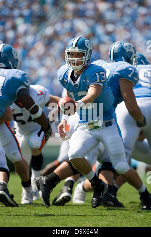 Caroline du quarterback T.J. Yates (13) à Kenan Memorial Stadium à Chapel Hill, NC le 15 septembre 2007 Banque D'Images