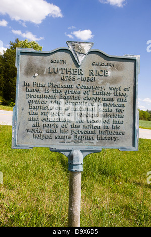 LUTHER RICE (1783-1836), cimetière agréable en pin à l'ouest d'ici, est la tombe de Luther Rice, éminent pasteur baptiste et orateur qui a organisé les baptistes américains, à l'échelle nationale pour soutenir des missions étrangères et de l'éducation. Il s'est rendu dans toutes les parties de la nation dans son travail, et son influence personnelle a contribué à façonner l'histoire Baptiste. Érigée par Saluda Comté Commission historique, 1970 Banque D'Images