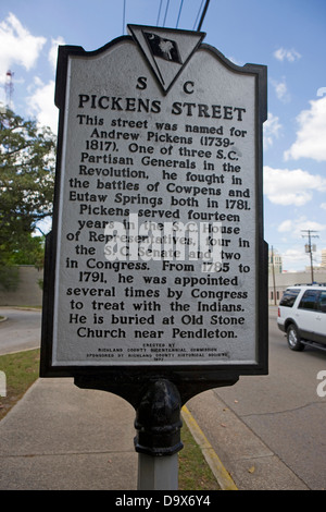 PICKENS STREET Cette rue porte le nom d'Andrew Pickens (1739-1817). L'un des trois généraux de l'Partisan L.C. (Révolution, il participe à la bataille de Cowpens et Eutaw Springs en 1781. Pickens a servi 14 ans dans la chambre des Représentants, L.C. (quatre dans la L.C. (Sénat et deux au Congrès. De 1785 à 1791, il a été nommé à plusieurs reprises par le Congrès pour traiter avec les Indiens. Il est enterré à l'ancienne église en pierre près de Pendleton. Érigée par comté de Bicentennial Commission parrainée par la Société historique du comté de Richland, 1977 Banque D'Images