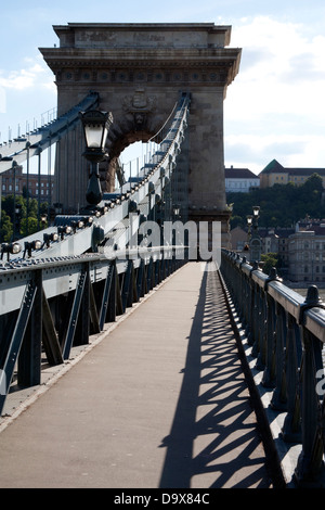 Pont à chaînes Széchenyi lánchid Széchenyi - - pont suspendu enjambant le Danube entre Buda et Pest, Hongrie Banque D'Images