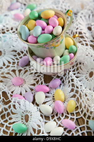 La Jordanie en bonbons Amandes tasse Banque D'Images