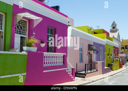 Les maisons aux couleurs vives dans le quartier Cape Malay de Cape Town. Banque D'Images