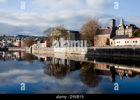 Bâtiments le long de la rivière Lee, Cork, County Cork, Ireland Banque D'Images