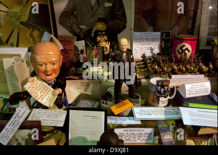 Collection de souvenirs de Churchill sous la menace à Bletchley Park, Milton Keynes, Buckinghamshire, Angleterre, accueil d'énigme. Banque D'Images