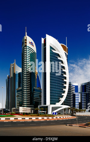 West Bay est le nouveau centre urbain de Doha, au Qatar. Il est en pleine expansion avec de nombreux gratte-ciel contemporains Banque D'Images