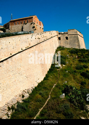 Des toits de la ville d'ibiza vu des murs de la vieille ville d'Eivissa - Ibiza, Iles Baléares, Espagne,murs Renaissance Dalt Vila Banque D'Images