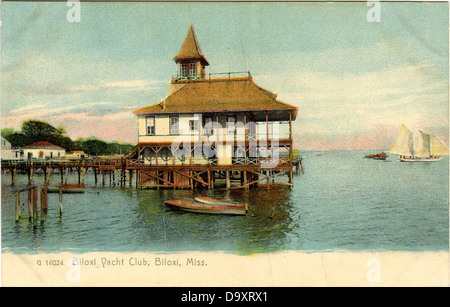 Le Biloxi Yacht Club, situé à Biloxi, Mississippi, est représenté sur cette image. Il reflète l’importance de la culture maritime et le rôle du club dans la communauté locale. Banque D'Images